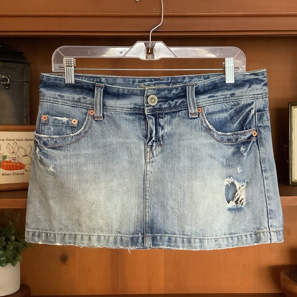 American Eagle Outfitters Dresses & Skirts - Vintage Y2K American Eagle Distressed Denim Micro Mini Skirt Size 8 AEO Low Rise